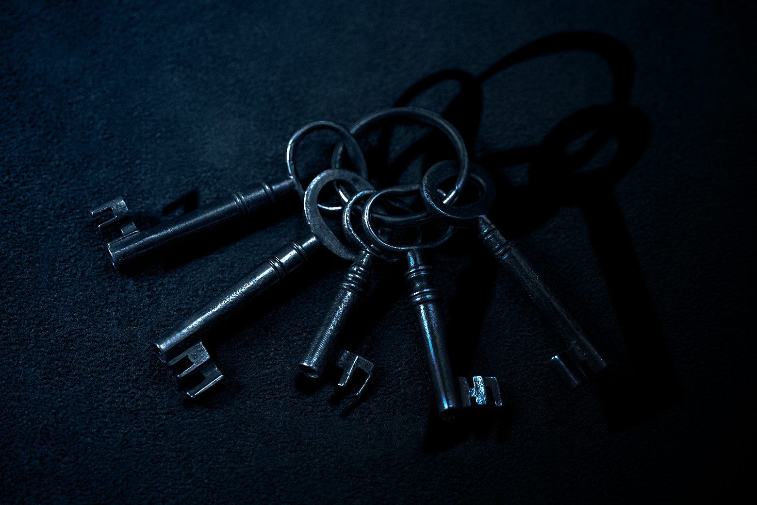 A key ring with several old-fashioned keys on it.
