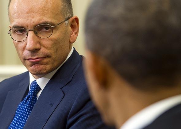 President Barack Obama and Italian Prime Minister Enrico Letta (L) hold a meeting in the Oval Office of the White House in Washington, DC, October 17, 2013.