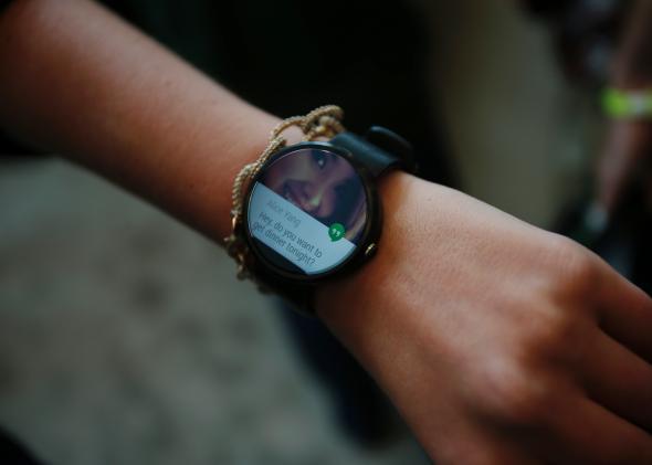Motorola's Moto 360 sold out online in under three hours, Apple's iWatch up next