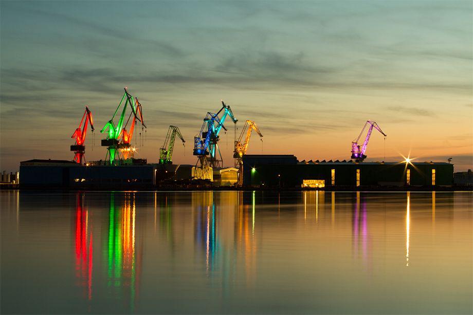 Dean Skira's Uljanik Shipyard sculpture lights up Croatia's Pula bay with  illuminated cranes.