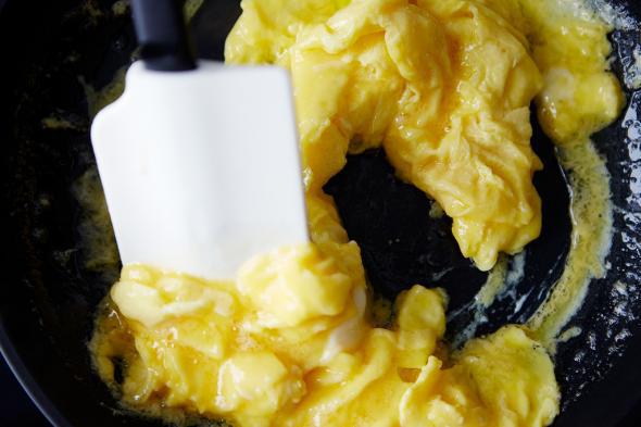 Cornstarch In Scrambled Eggs Makes Them Magically Creamy In 15 Seconds