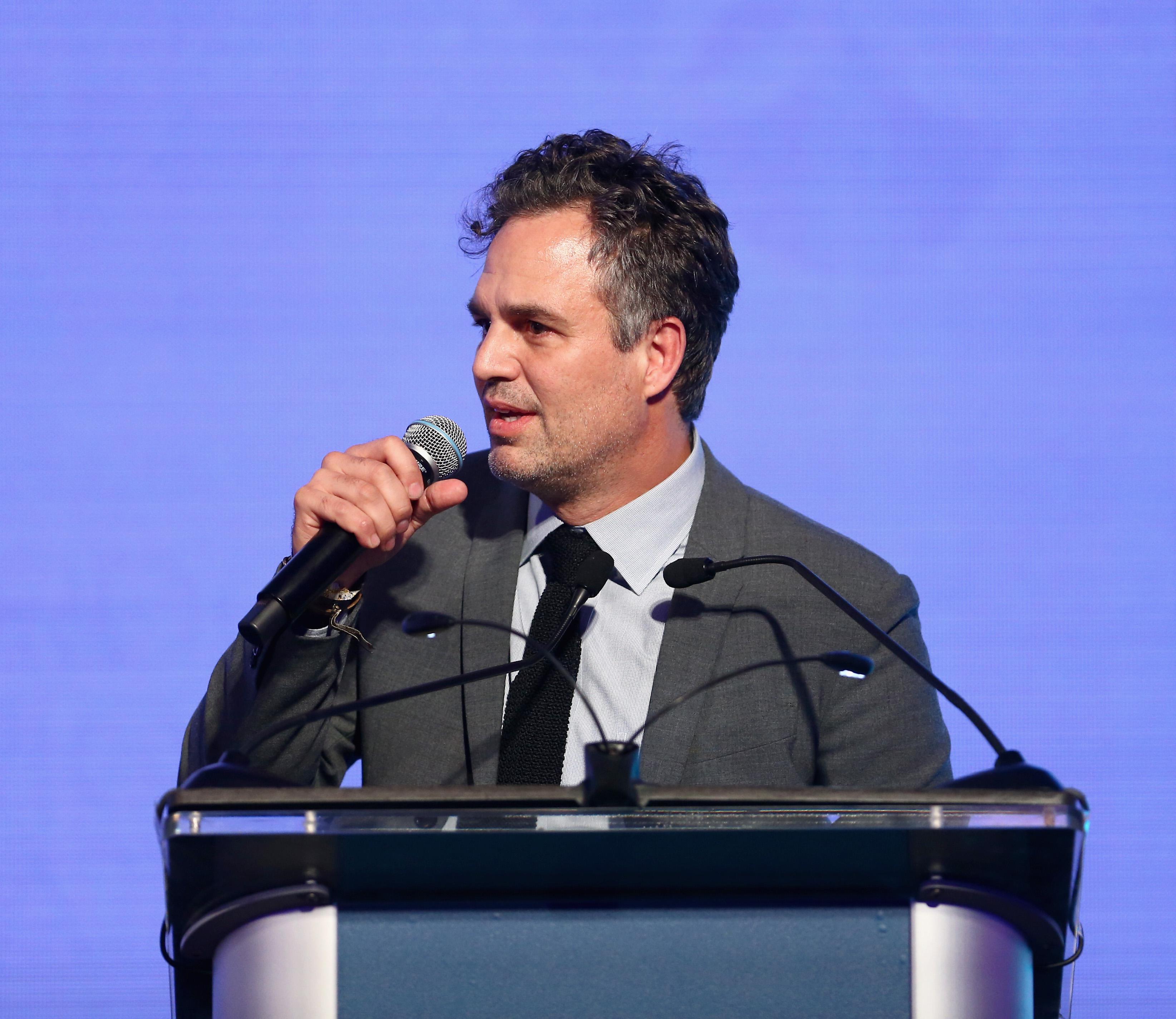 Mark Ruffalo Has Lost His Backpack. (UPDATE: And Now He’s Found It.)