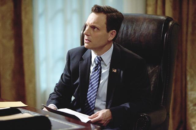 Scandal: President Fitz (tony Goldwyn) Is A Moron. Why?