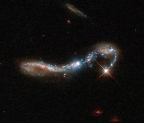 Galaxies and gas: Hubble image reveals hidden gas clouds.