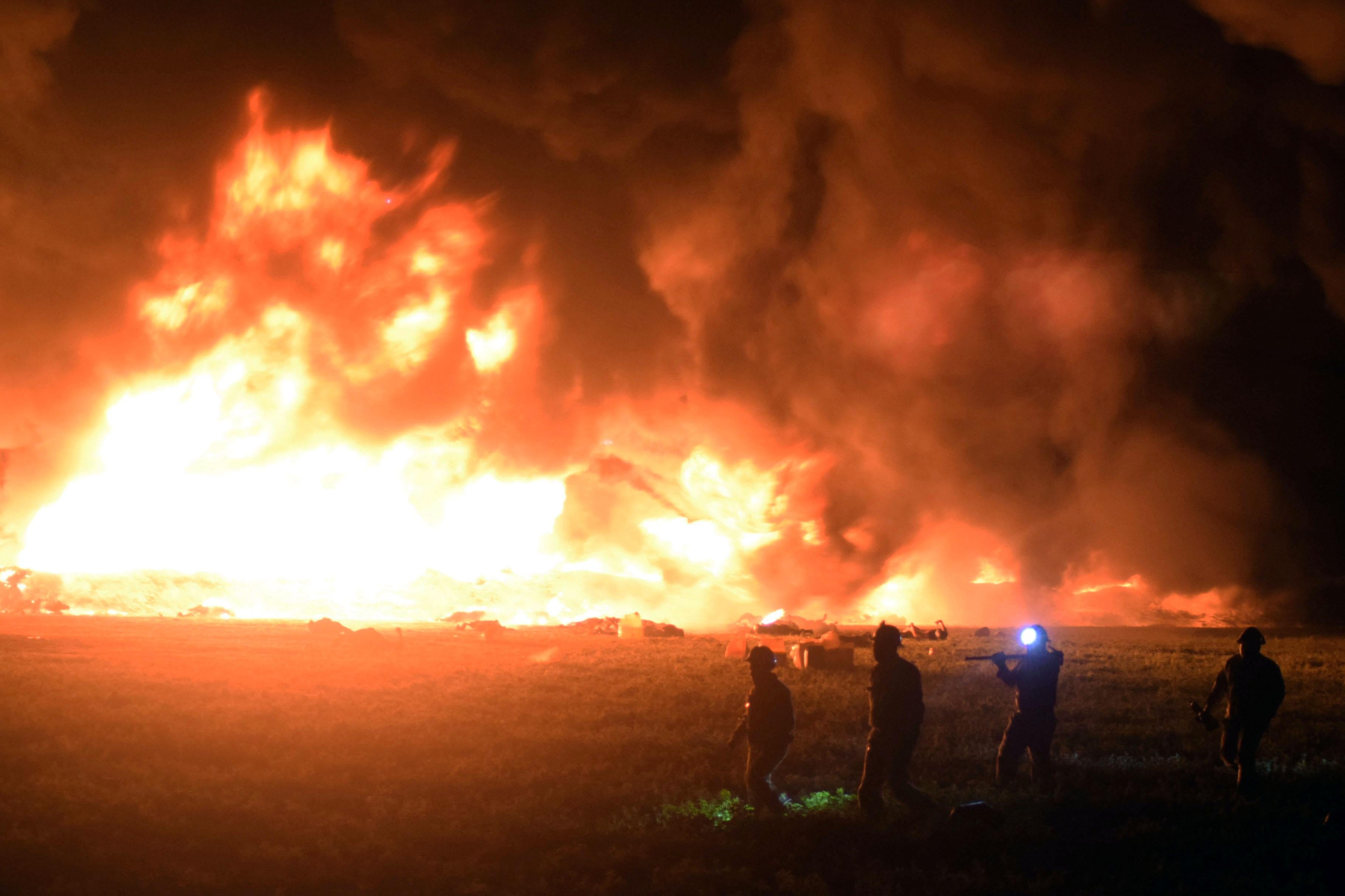 Flames burn at the scene of a massive blaze triggered by a leaky pipeline in Tlahuelilpan, Hidalgo state, on January 18, 2019. - 