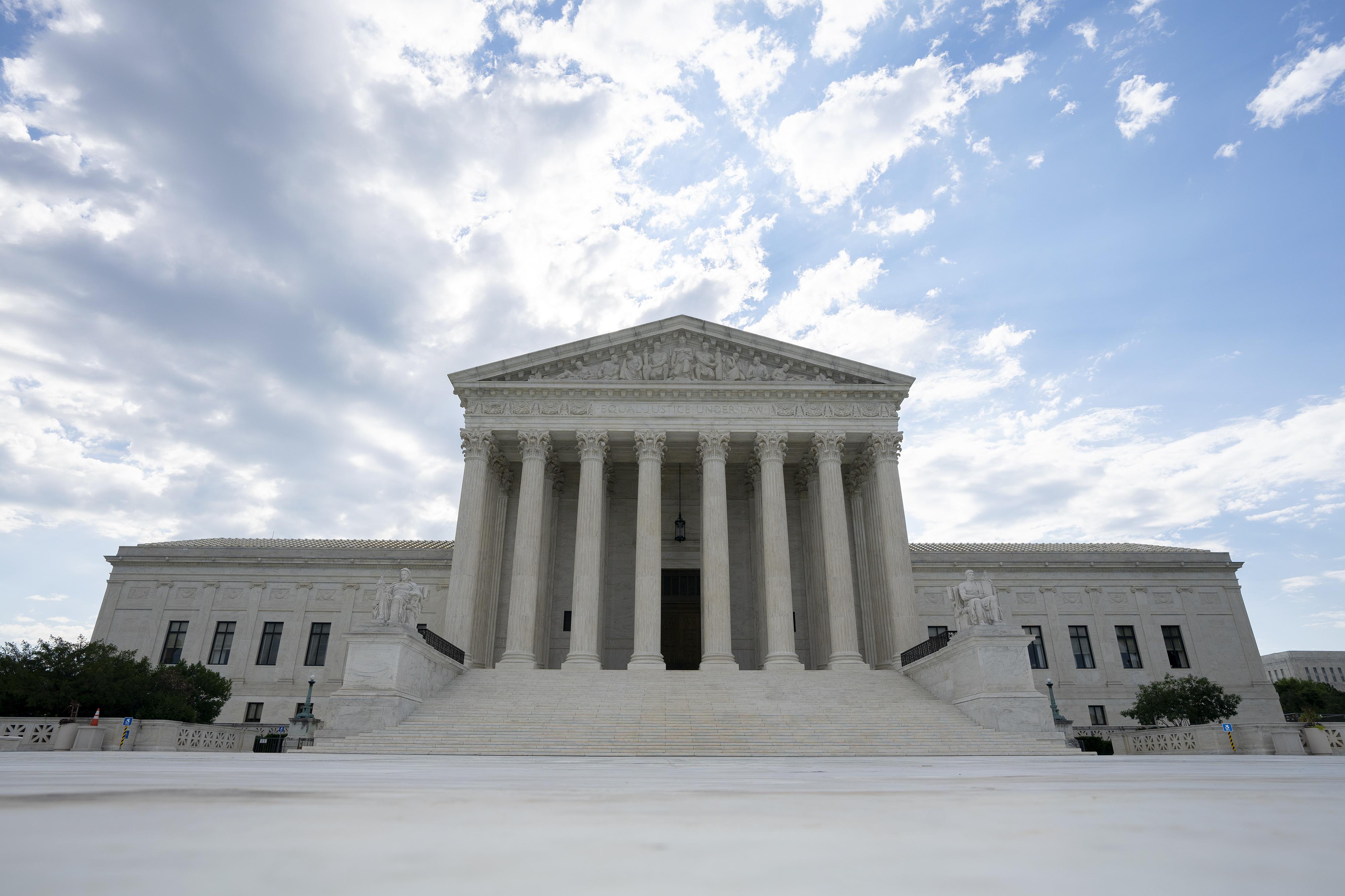 what branch of government does the supreme court belong to