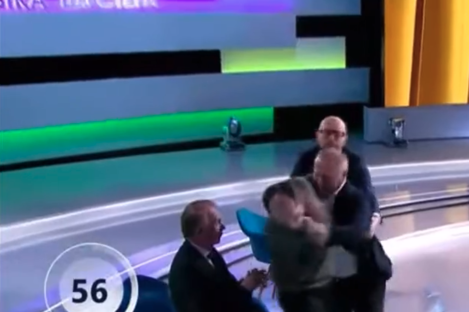 Pro-Russia Ukrainian lawmaker Nestor Shufrych and journalist Yuriy Butusov brawl on live television.