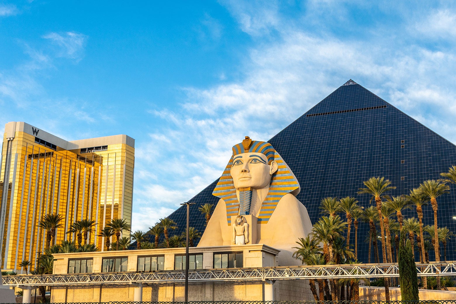 A casino with the Sphinx in front of a pyramid.