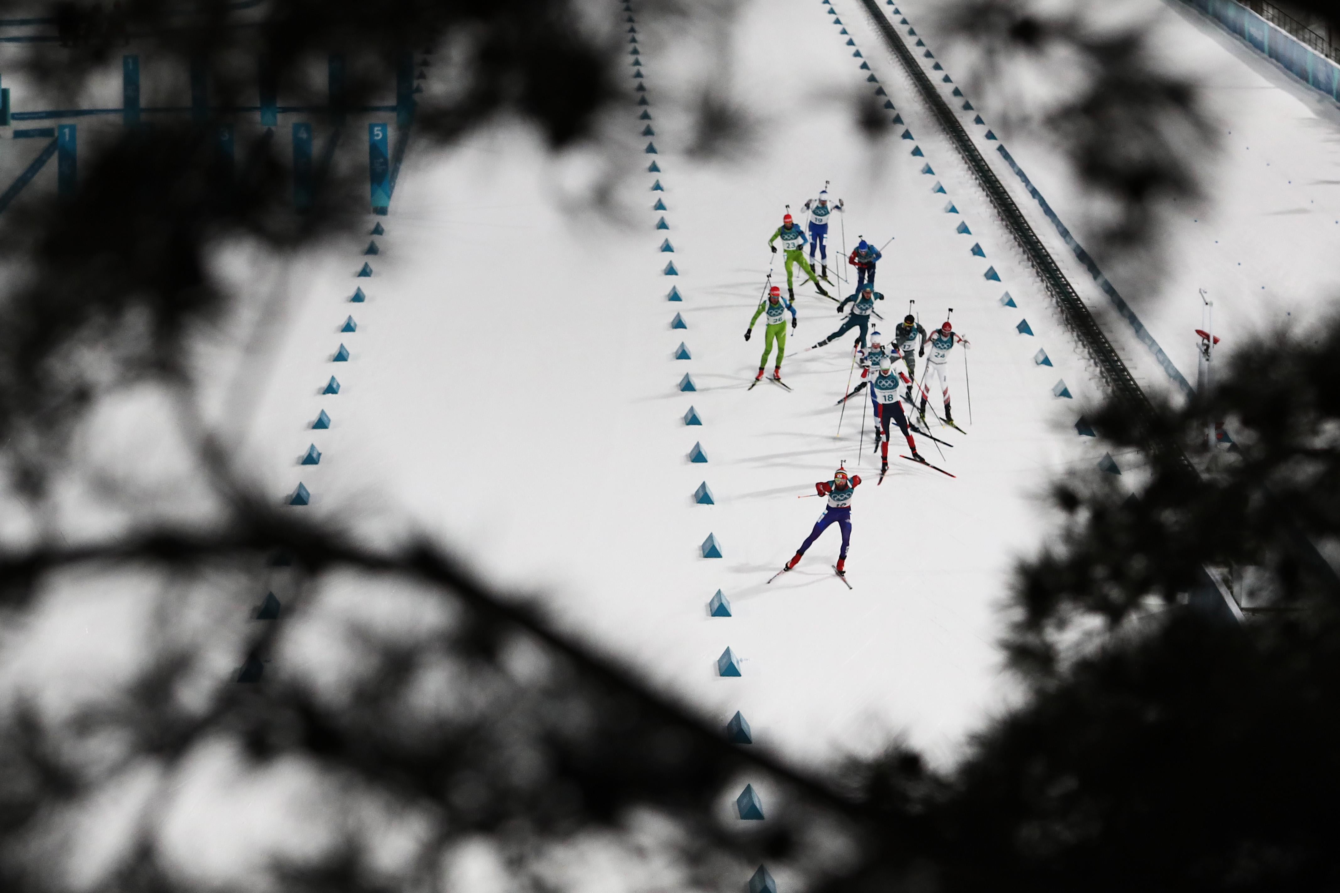 PYEONGCHANG-GUN, SOUTH KOREA - FEBRUARY 12: Athletes compete during the Men's Biathlon 12.5km Pursuit on day three of the PyeongChang 2018 Winter Olympic Games at Alpensia Biathlon Centre on February 12, 2018 in Pyeongchang-gun, South Korea (Photo by Al Bello/Getty Images)