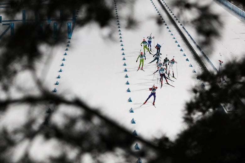 PYEONGCHANG-GUN, SOUTH KOREA - FEBRUARY 12:  Athletes compete during the Men's Biathlon 12.5km Pursuit on day three of the PyeongChang 2018 Winter Olympic Games at Alpensia Biathlon Centre on February 12, 2018 in Pyeongchang-gun, South Korea  (Photo by Al Bello/Getty Images)
