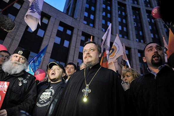 Russian Orthodox Church spokesman Vsevolod Chaplin (C) attends a rally to support the Russian Orthodox church.