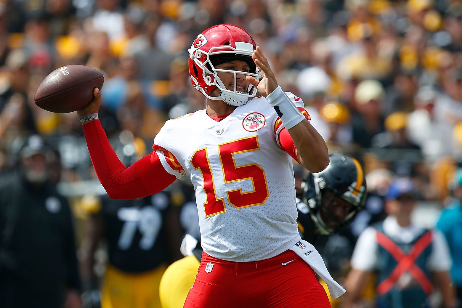 Kansas City Chiefs QB Patrick Mohomes about to throw a pass.