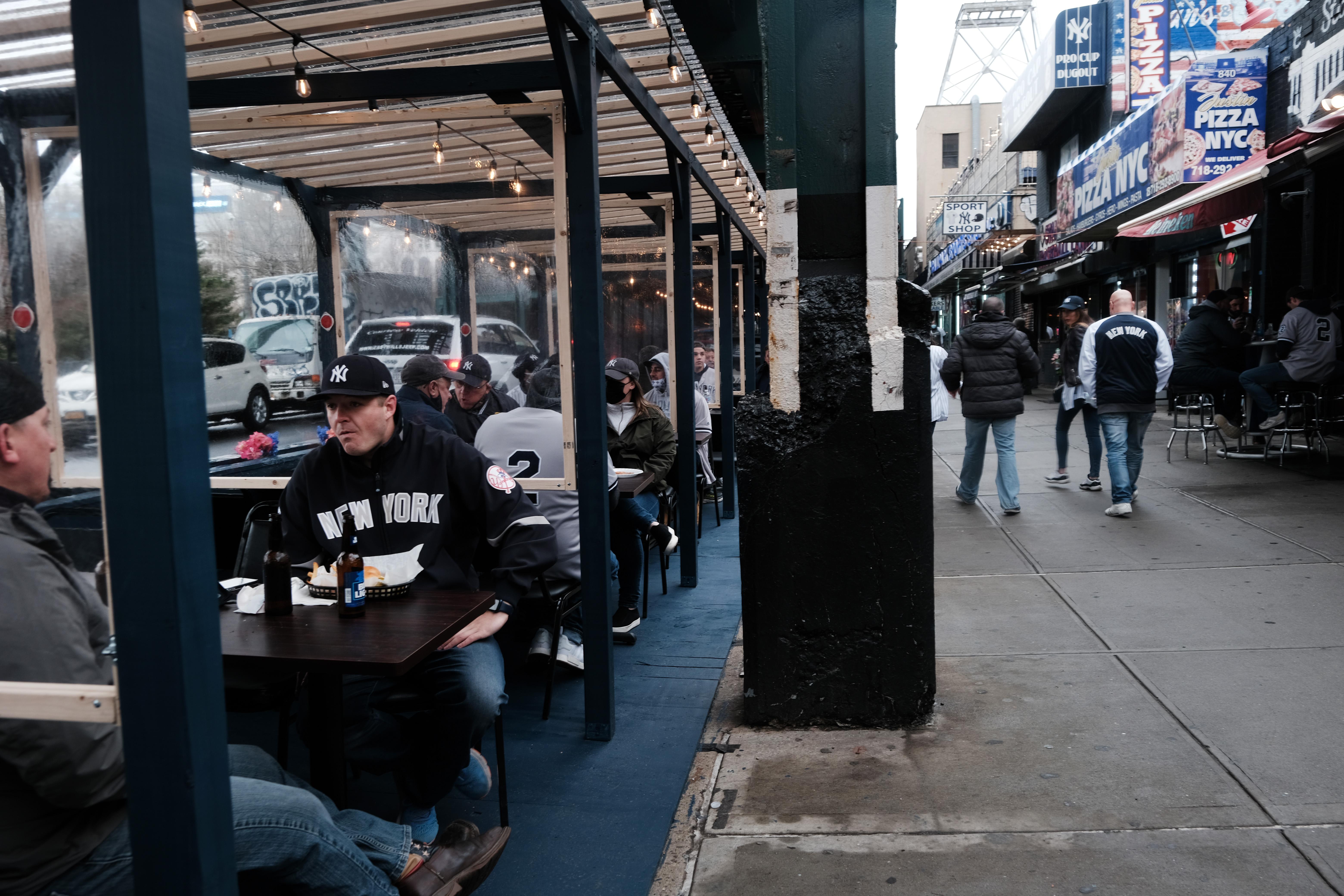 Restaurants say they can't hire enough people. Is unemployment insurance to blame? - Vimarsana News