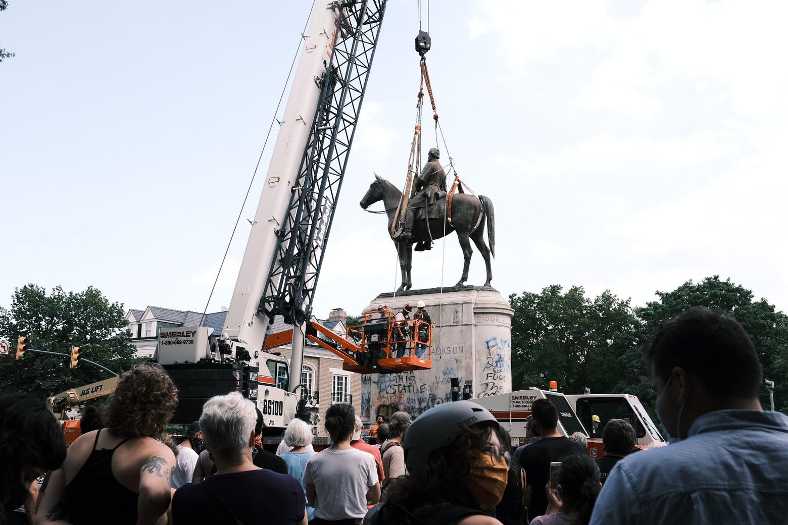 City of Richmond, Virginia, removes Stonewall Jackson statue, will remove a dozen Confederate