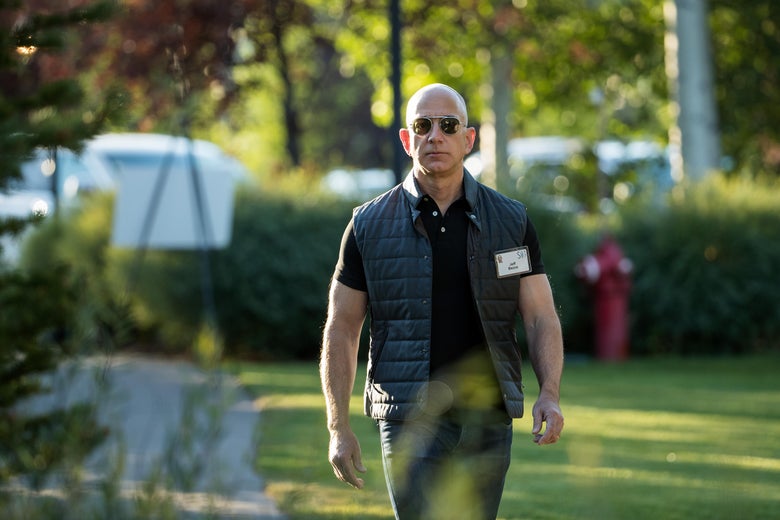 SUN VALLEY, ID - JULY 13: Jeff Bezos, chief executive officer of Amazon, arrives for the third day of the annual Allen & Company Sun Valley Conference, July 13, 2017 in Sun Valley, Idaho. Every July, some of the world's most wealthy and powerful businesspeople from the media, finance, technology and political spheres converge at the Sun Valley Resort for the exclusive weeklong conference. (Photo by Drew Angerer/Getty Images)