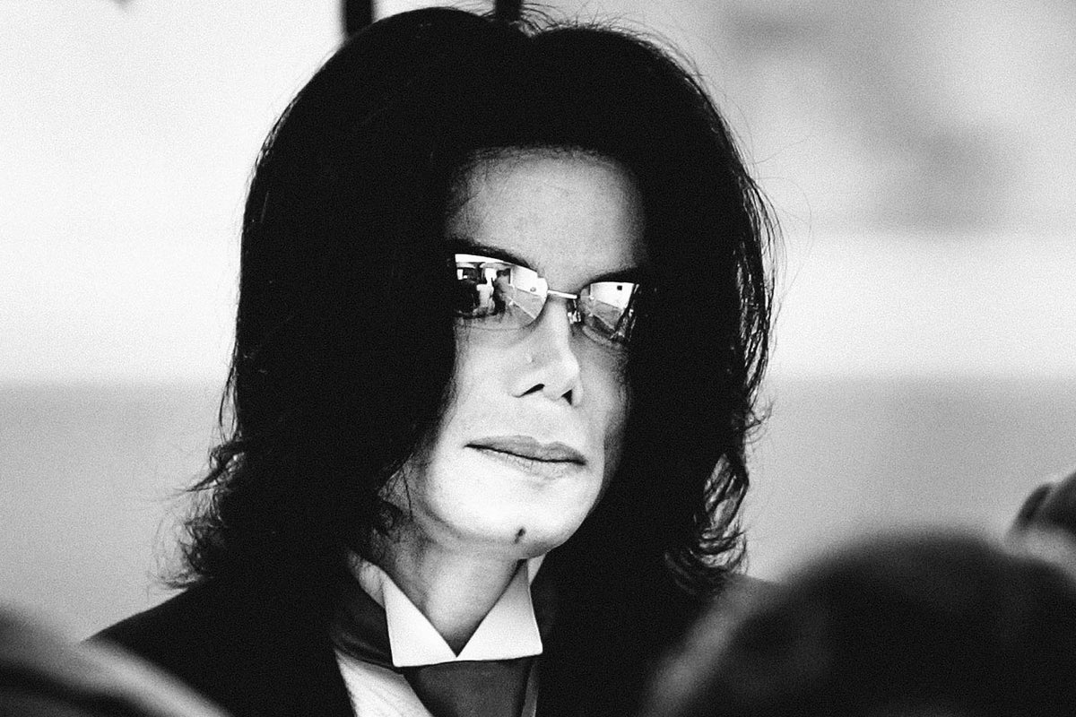 N Y X ᴹ♕ᴶ {Fan Account} on X: Michael Jackson spotted outside his home,  2022.  / X