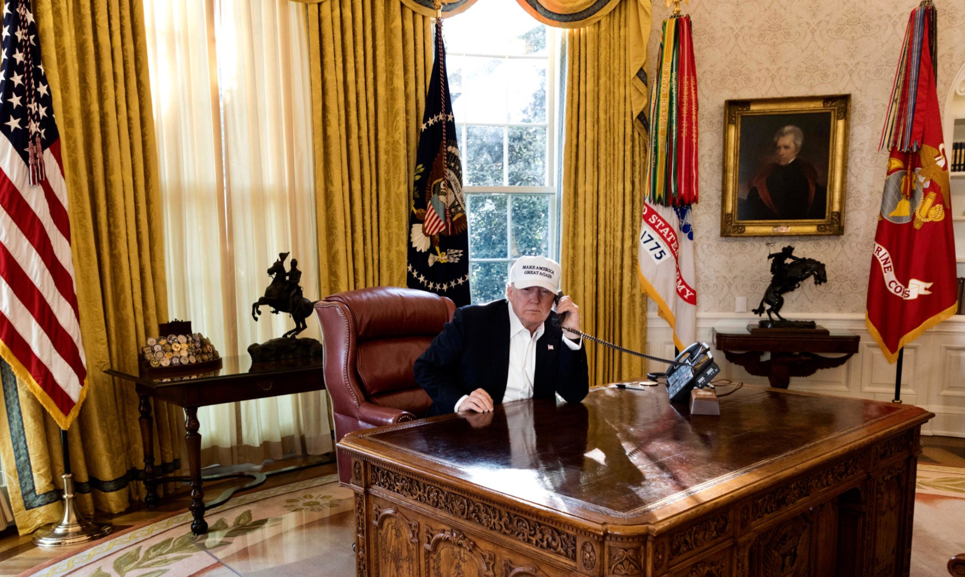 K9327 President Donald Trump UNSIGNED photograph In the Oval office 