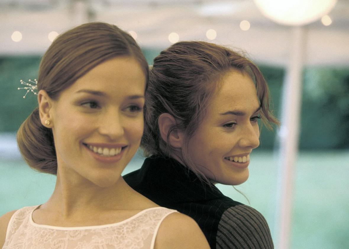 Piper Perabo and Lena Headey in Imagine Me & You (2005).