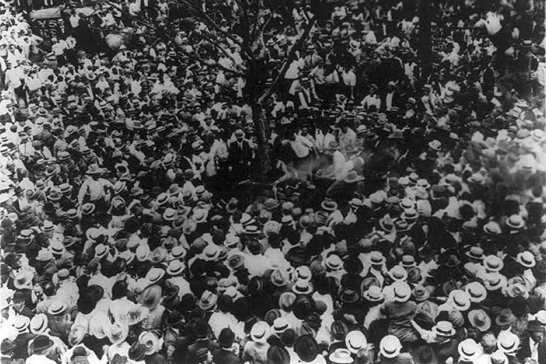 A picture of the mob preparing to lynch Jesse Washington from a tree in front of Waco city hall taken by Fred Gildersleeve on May 15, 1916. Library of Congress