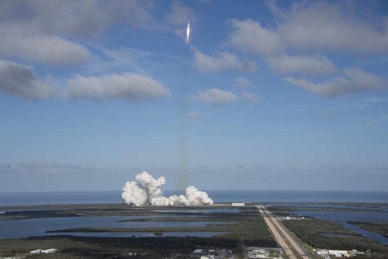 Spacex S Falcon Heavy Launch Brings It Closer To Sending