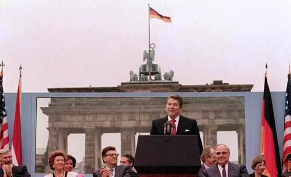 President Ronald Reagan, commemorating the 750th anniversary of Berlin, addresses on June 1987 the people of West Berlin near the Berlin wall.