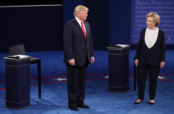 Republican presidential nominee Donald Trump (L) and Democratic presidential nominee former Secretary of State Hillary Clinton 