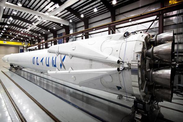 Falcon 9 landing legs