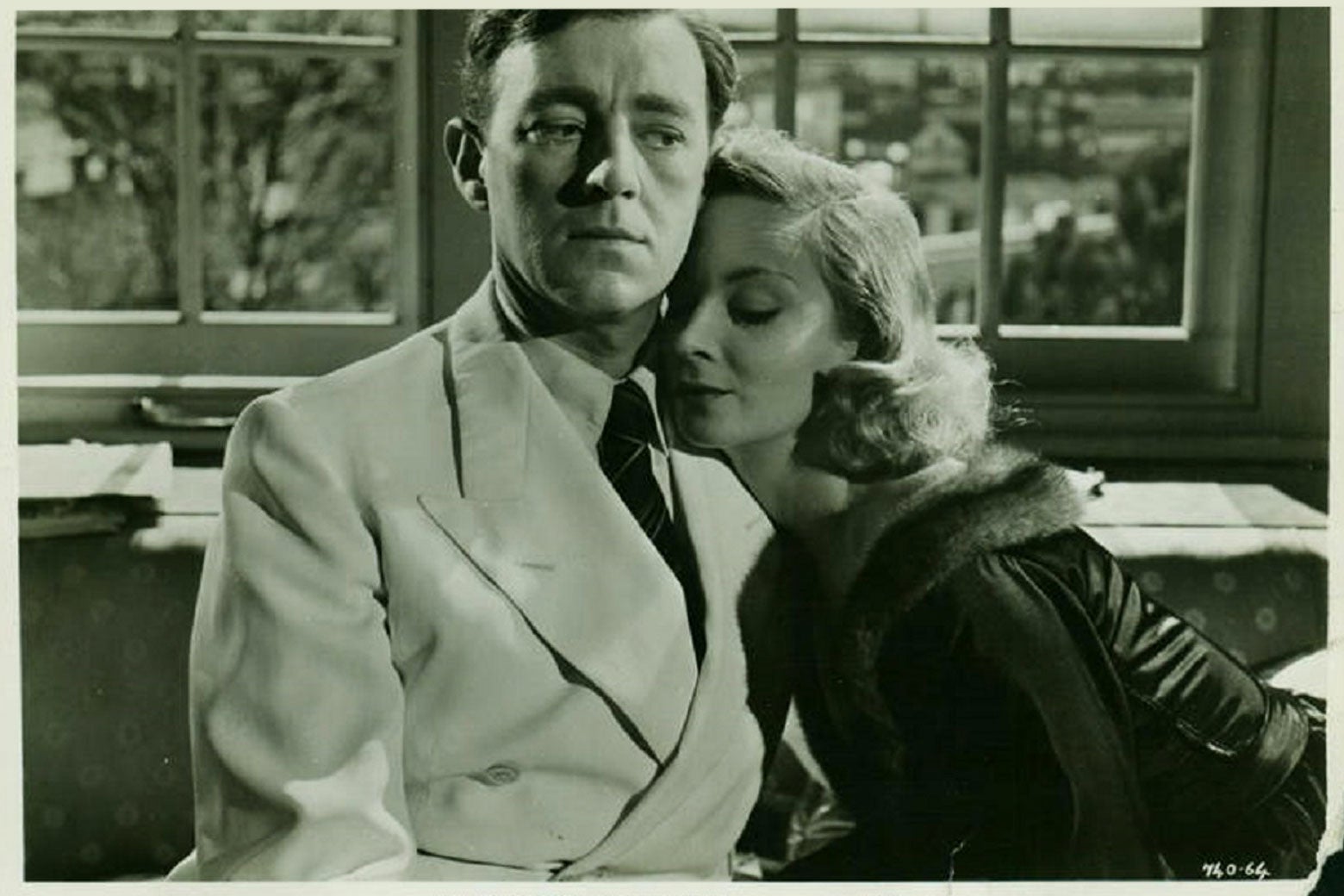 A still image of Alec Guinness and a woman in The Man in the White Suit.