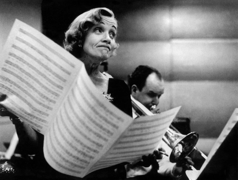 A look back at the famous women Eve Arnold photographed