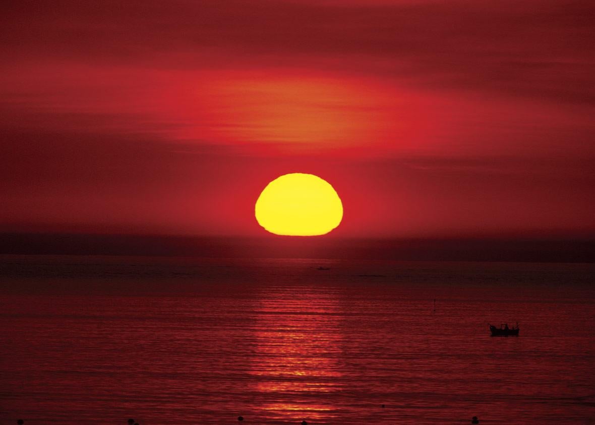 What caused the sky to turn red for two weeks in 1770.