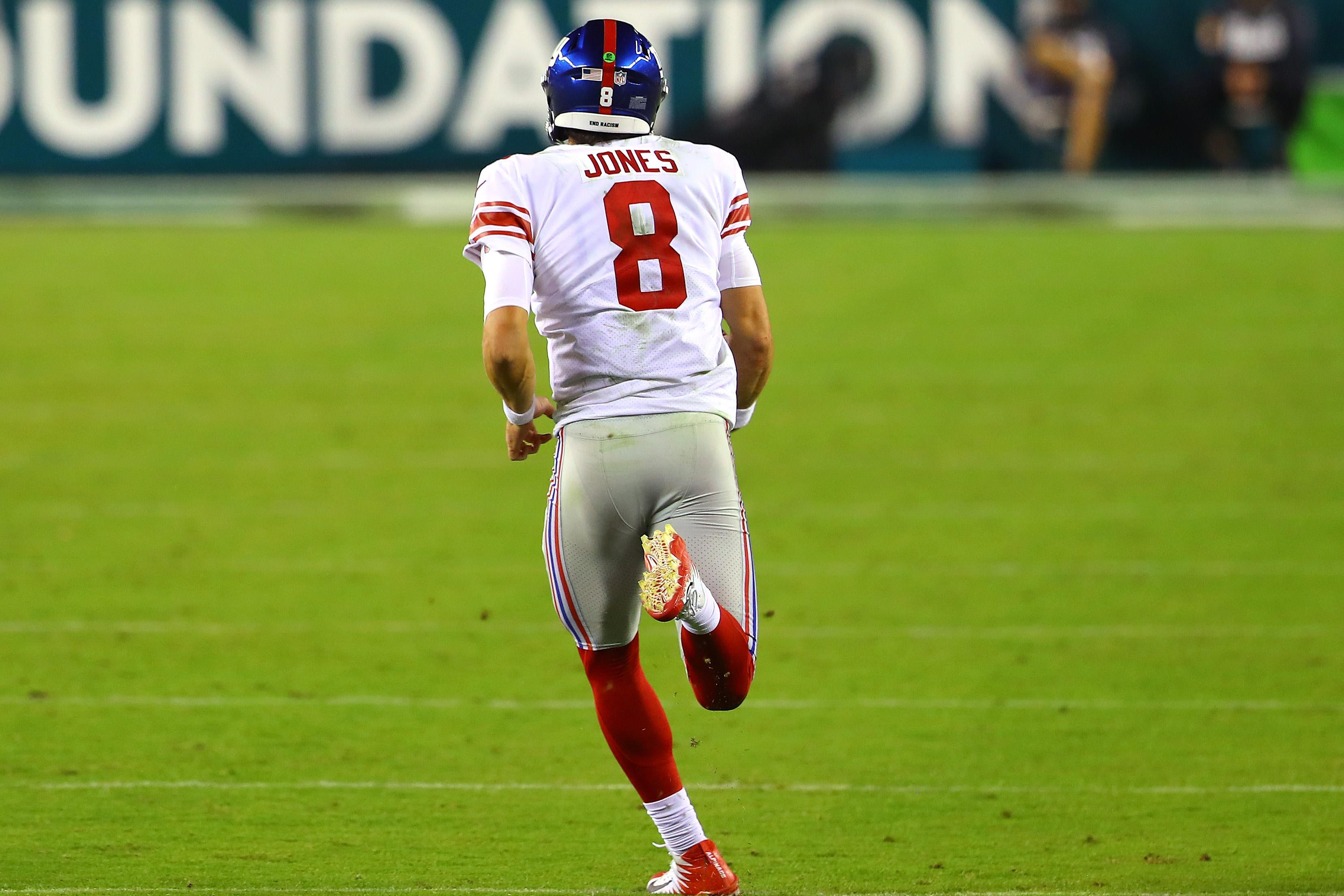 Giants QB Daniel Jones Trips and Falls During 80-Yard Run, Clowned Online