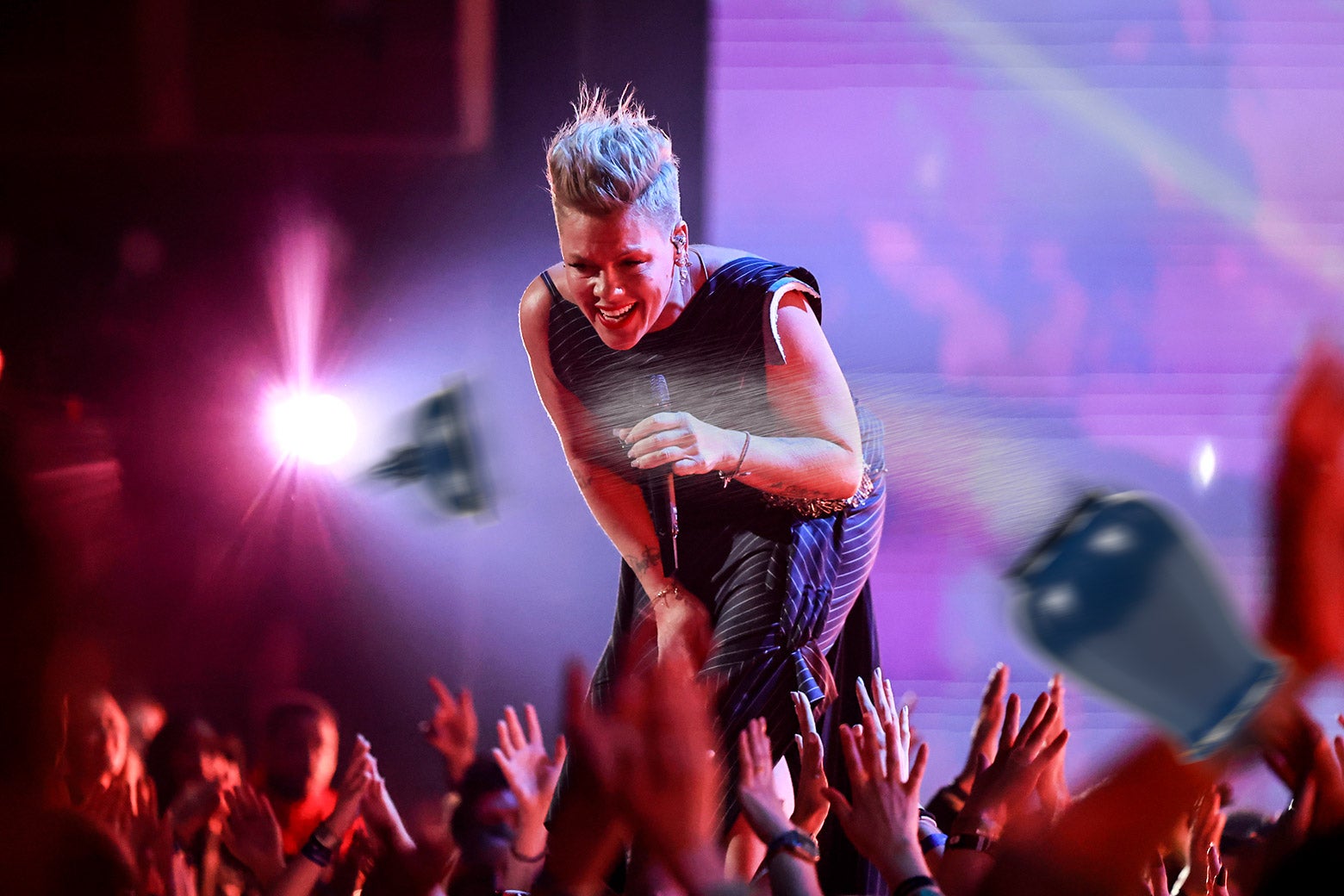 pink-fan-threw-ashes-onstage-at-a-concert-is-that-safe