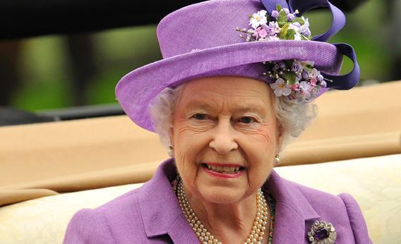 Britain's Queen Elizabeth arrives for Ladies' Day at the Royal Ascot horse-racing festival at Ascot, southern England June 20, 2013.