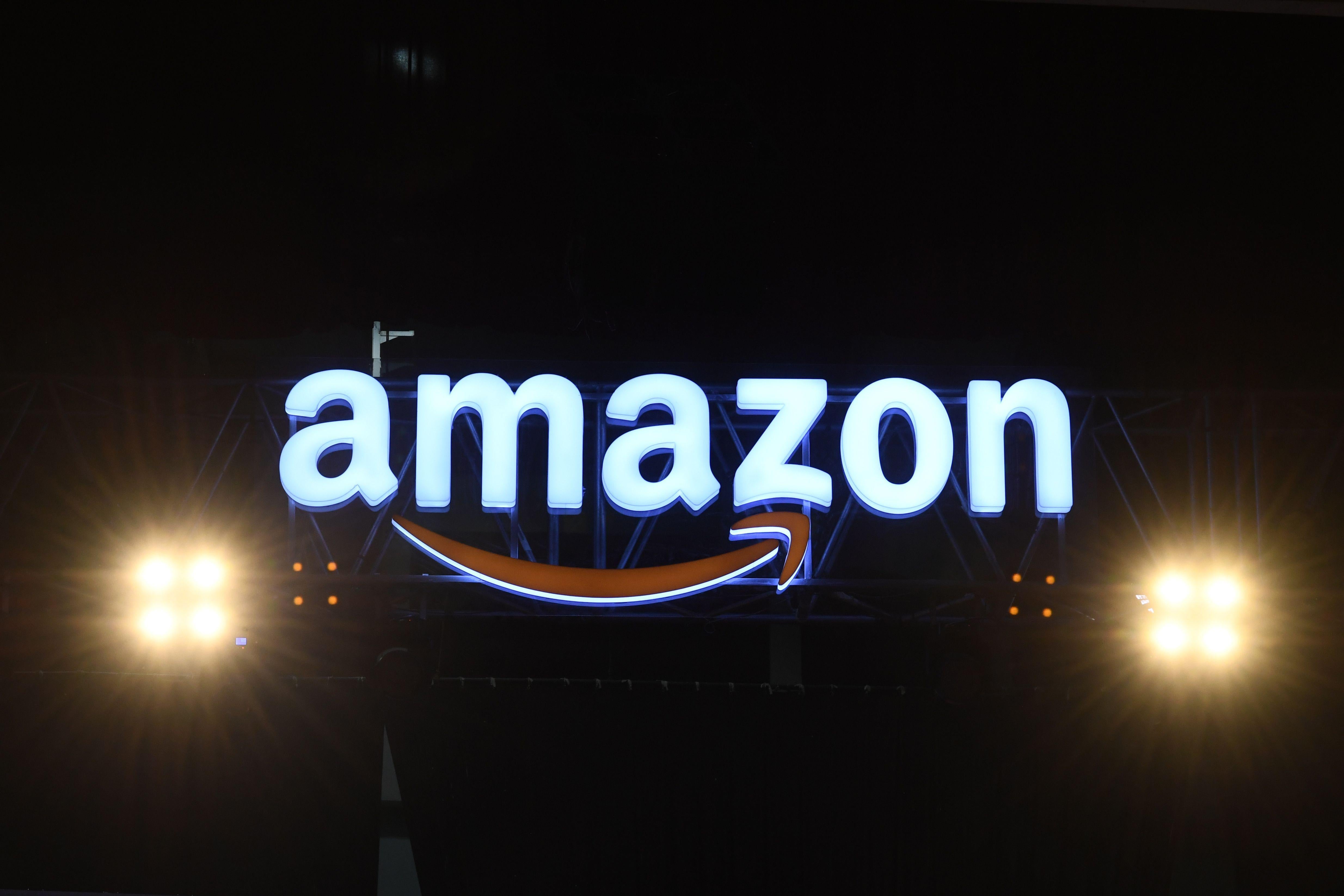 An Amazon logo bookended by bright lights.