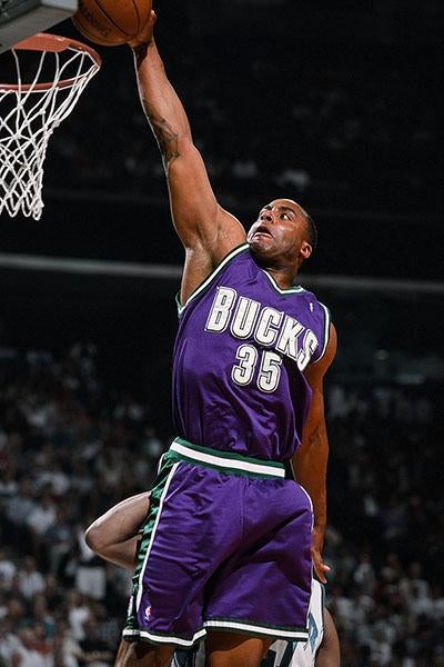 Jason Caffey dunks against the Charlotte Hornets.