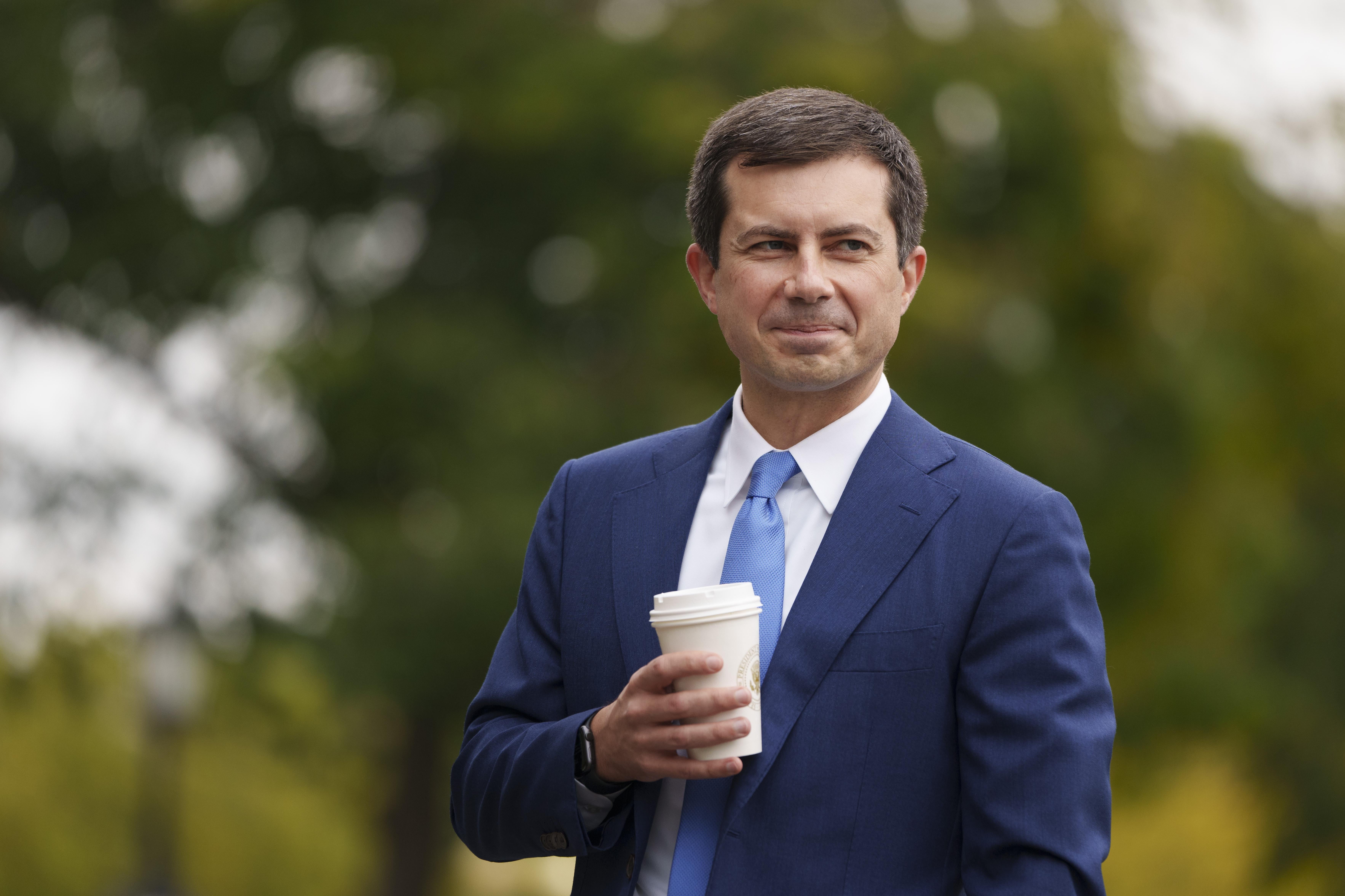 Buttigieg: &ldquo;I&rsquo;m not going to apologize to Tucker Carlson&rdquo; for Taking Paternity Leave