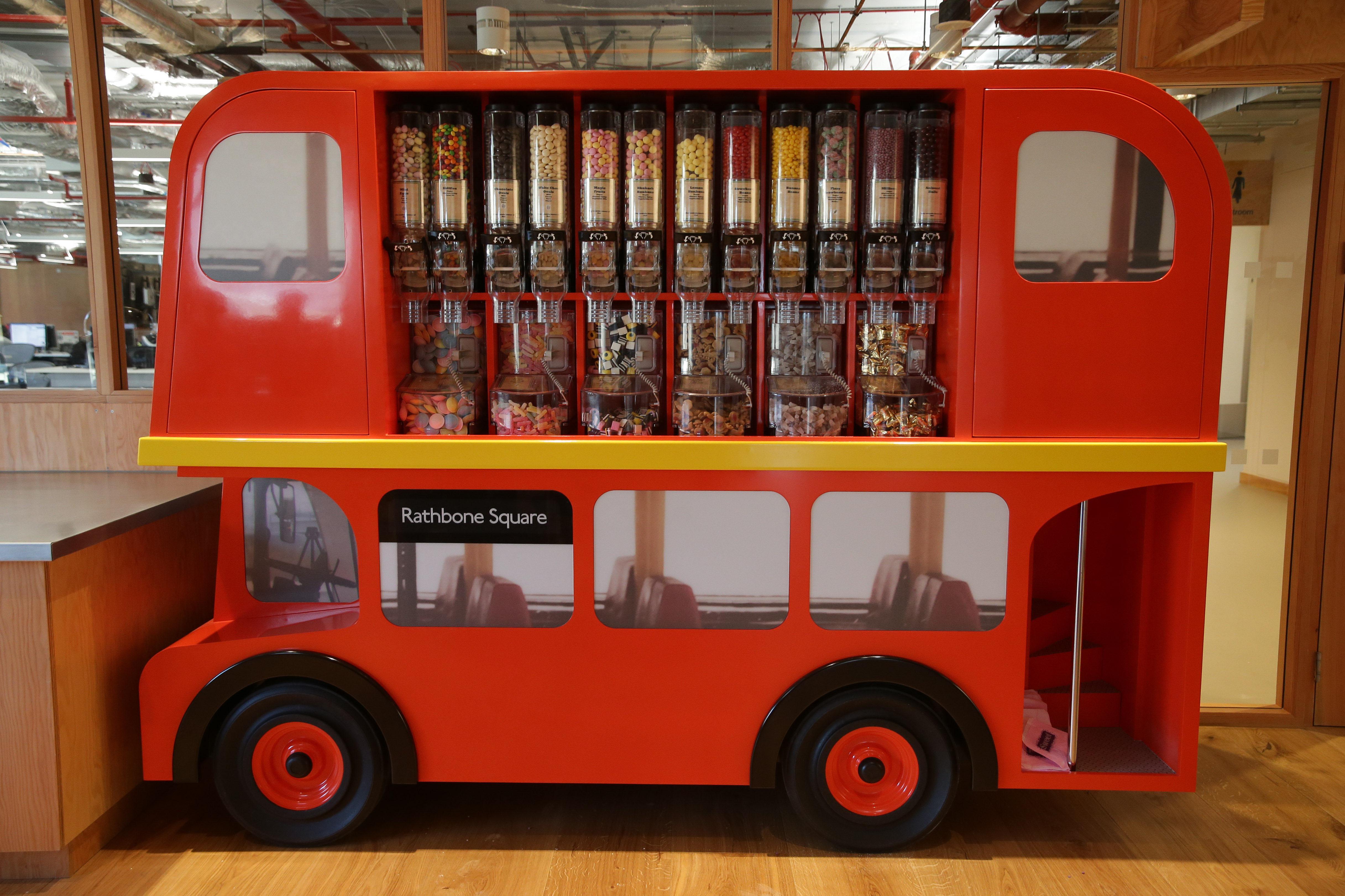 A candy dispenser decorated as a double-decker London bus is displayed at Facebook's new headquarters, designed by Canadian-born American architect Frank Gehry, at Rathbone Place in central London on December 4, 2017.
Social media titan Facebook opened a new office in London on December 4, 2017, that is set to be its biggest engineering hub outside America, the company has announced. / AFP PHOTO / Daniel LEAL-OLIVAS        (Photo credit should read DANIEL LEAL-OLIVAS/AFP/Getty Images)
