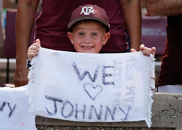 Reese Atterberry shows his support for Texas A&M Aggies quarterback Johnny Manziel.