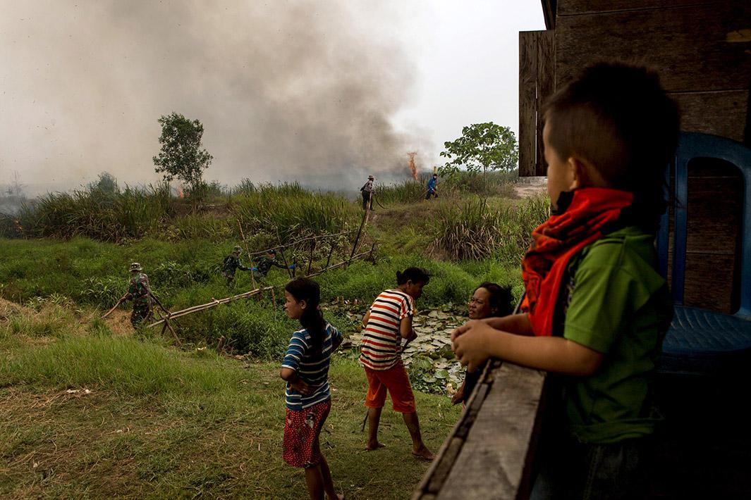 indonesia fire photos.