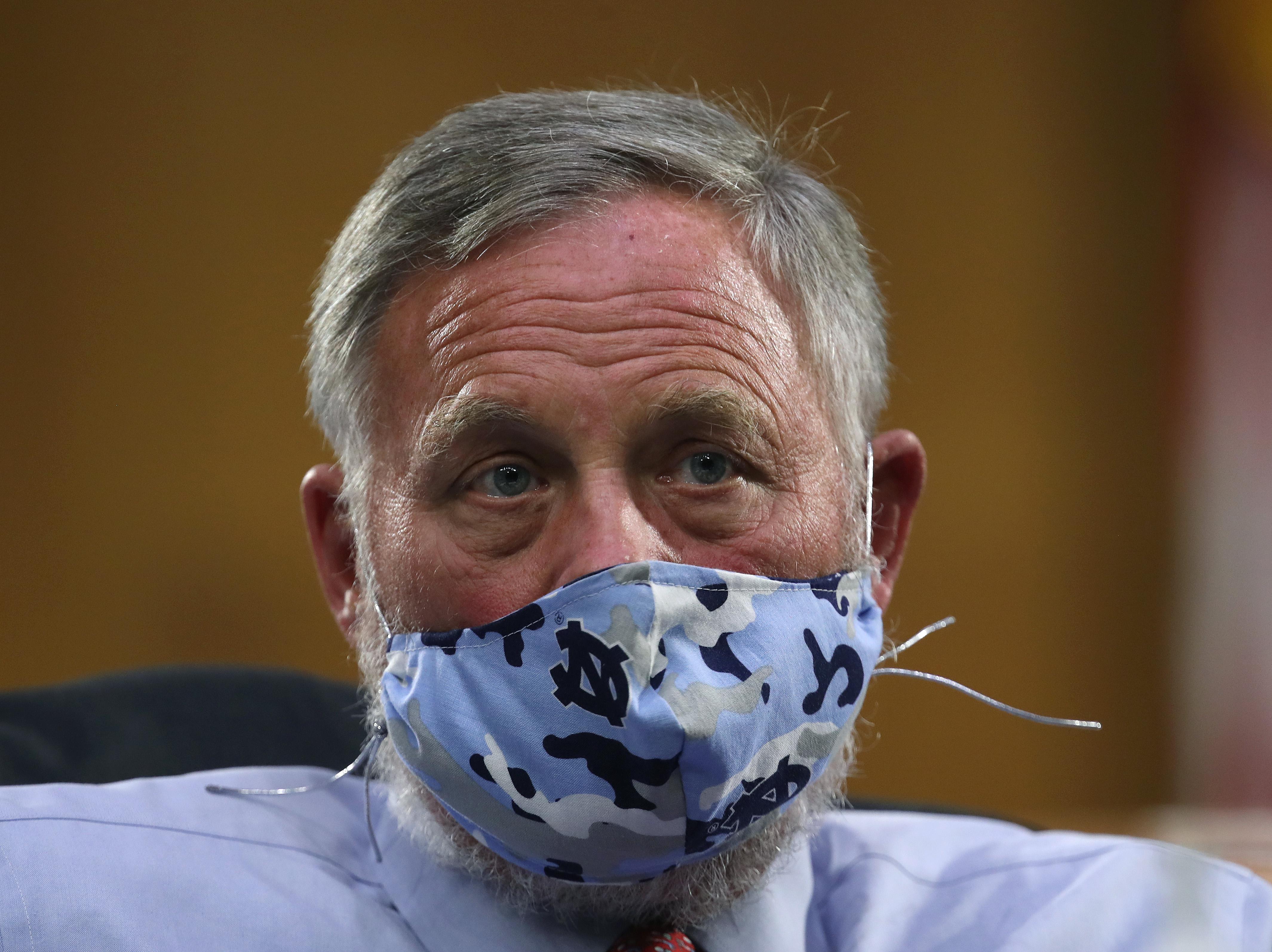 FBI reportedly seizes Sen. Richard Burr's cellphone in insider ...