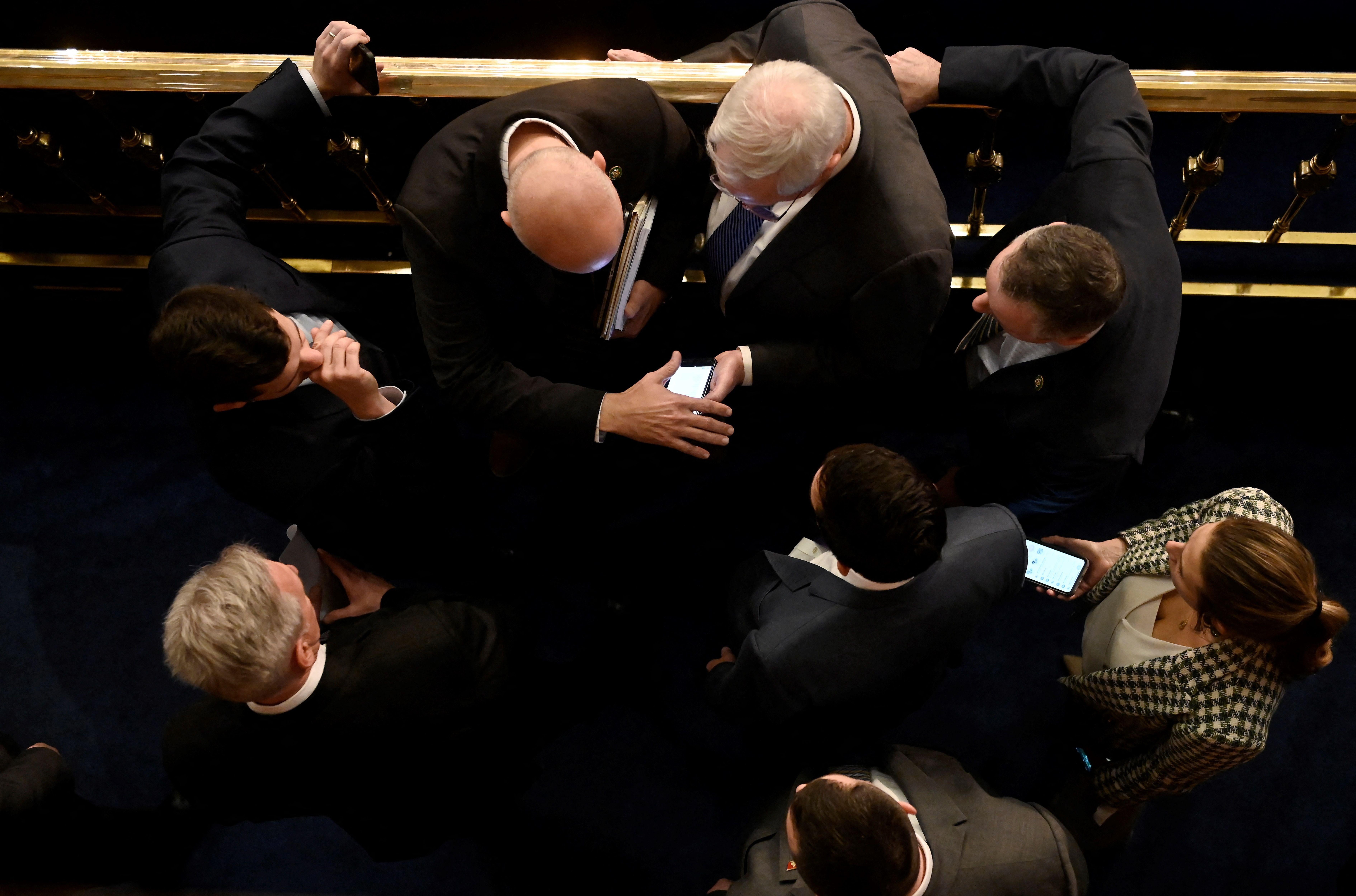 Seen from above, Kevin McCarthy confers with aides after the House of Representatives adjourned the vote for a new speaker until 8 p.m.