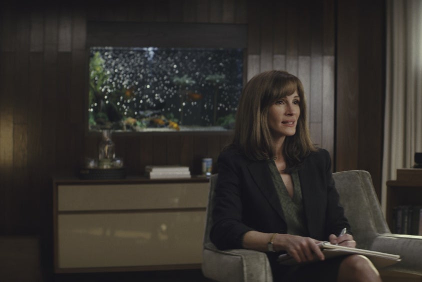 Julia Roberts as Heidi in a counseling session.