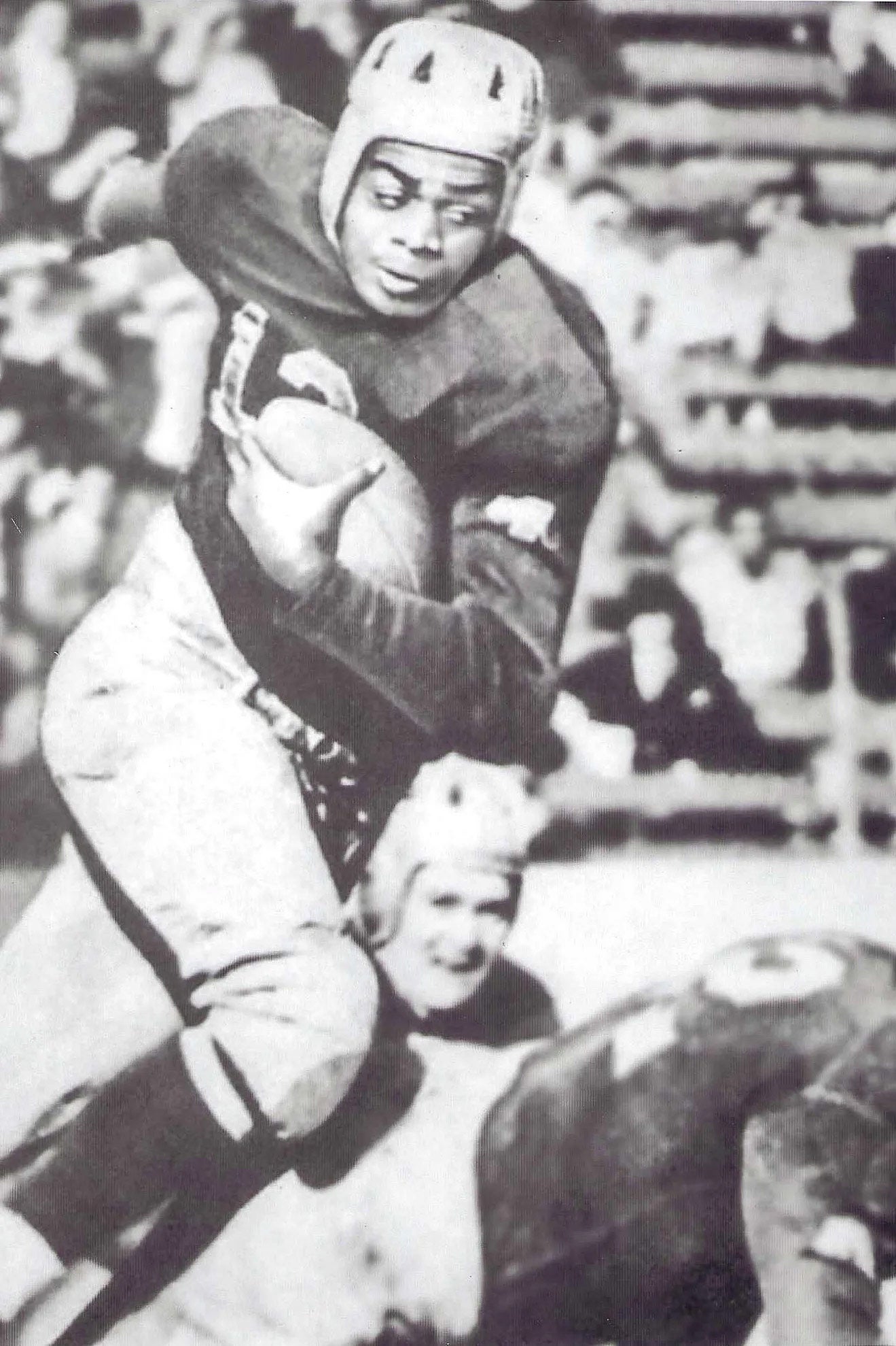 Kenny Washington running with the football during a game