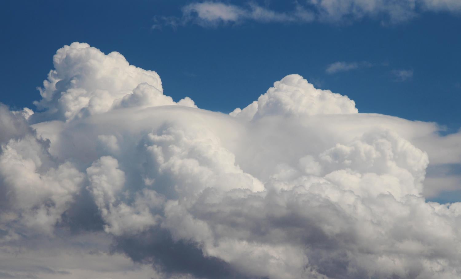 Cloud has. Pileus облака. Пилеус облако 2022. Пилеус облако красное. Облака pileus зимой.