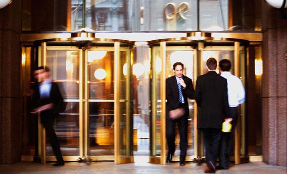 Men walk in and out of the Goldman Sachs headquarters building December 16, 2008 in New York.