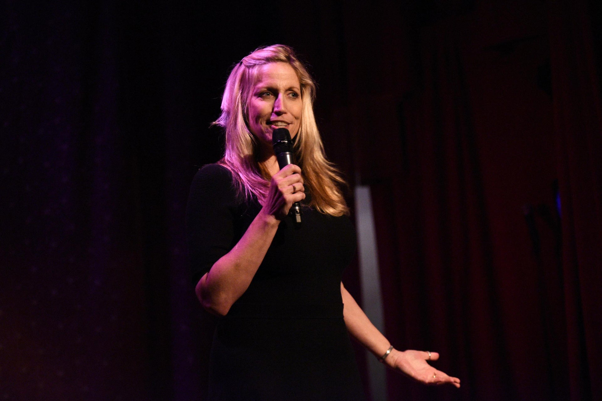 Stand-up comic Laurie Kilmartin lost her mom to COVID-19. She’s still ...