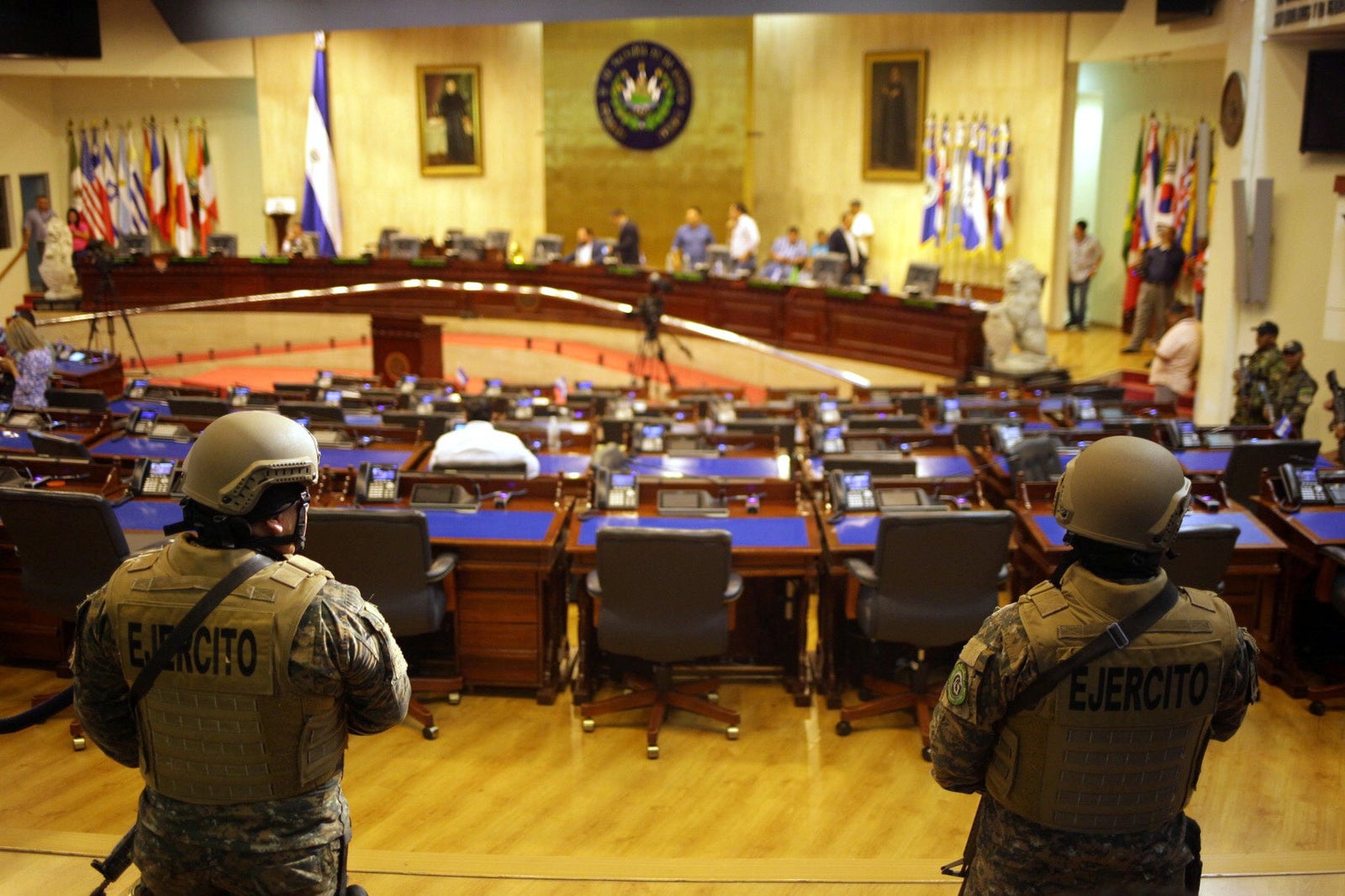 El Salvador's president orders armed soldiers to enter parliament.