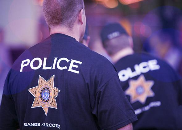 In Arkansas, how do you become a qualified police officer?