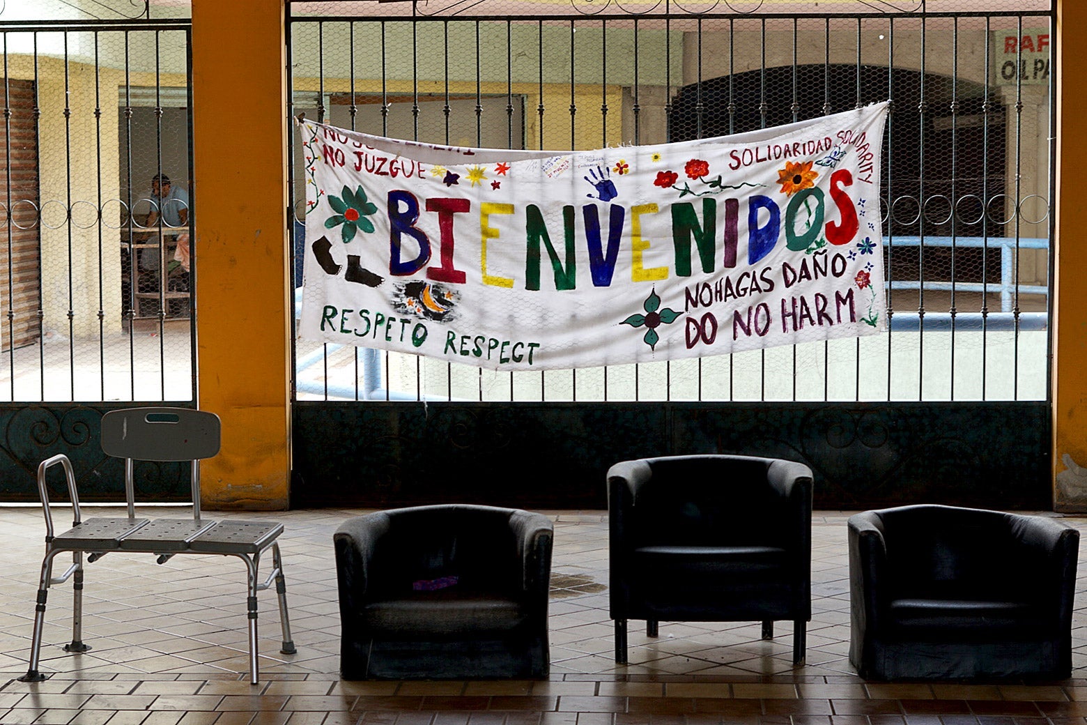 A hand-painted banner reads, "Bienvenidos."