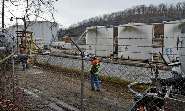 Leaking MCHN tanks at Freedom Industries are being off loaded into tanker trucks on January 10, 2014  in Charleston, West Virginia. 
